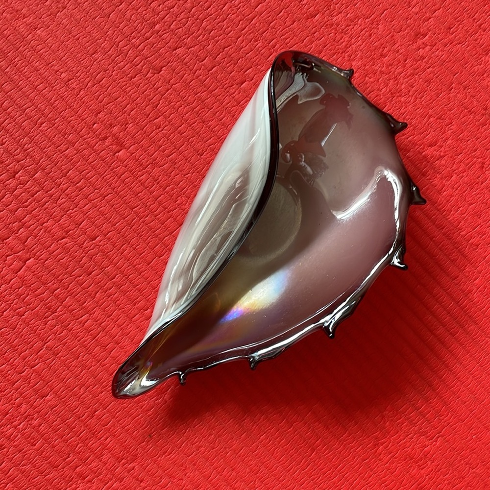 Machocha Poland Conch Shell Design Mauve Aurora Borealis Art Glass Dish